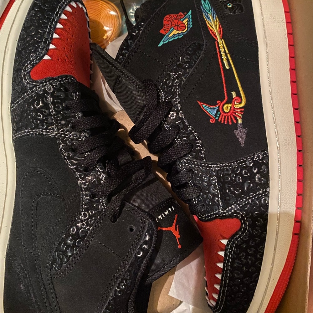 Air Jordan 1 Mid SiEMPRE Familia Mens